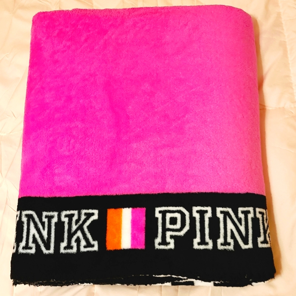 NWT Victoria's Secret PINK Graphic Plush Throw 50" x 60"